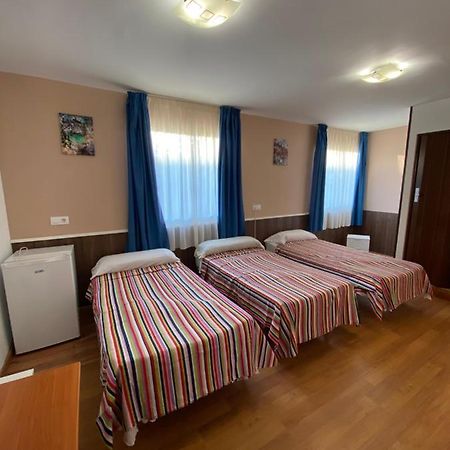 Hostal Urpi-Oklahoma Reus Kültér fotó