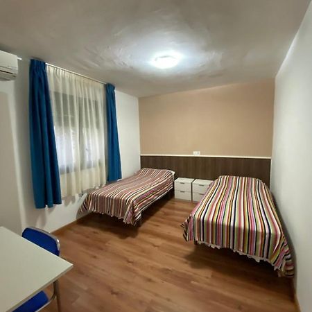 Hostal Urpi-Oklahoma Reus Kültér fotó