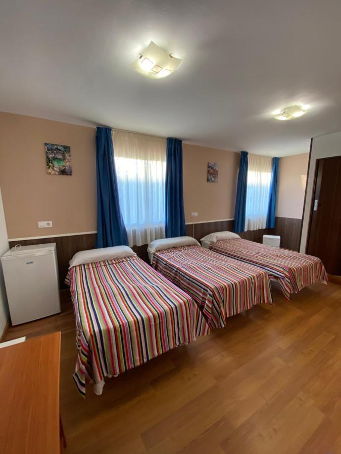 Hostal Urpi-Oklahoma Reus Kültér fotó