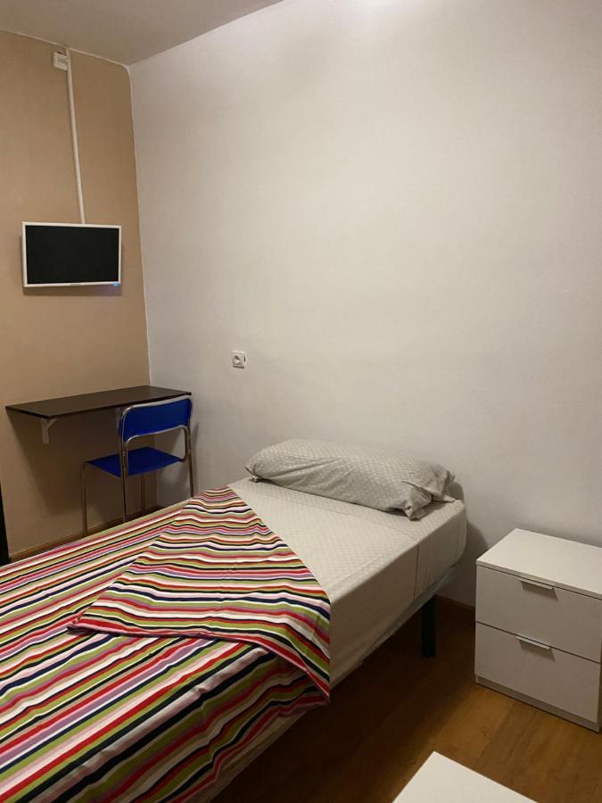 Hostal Urpi-Oklahoma Reus Kültér fotó