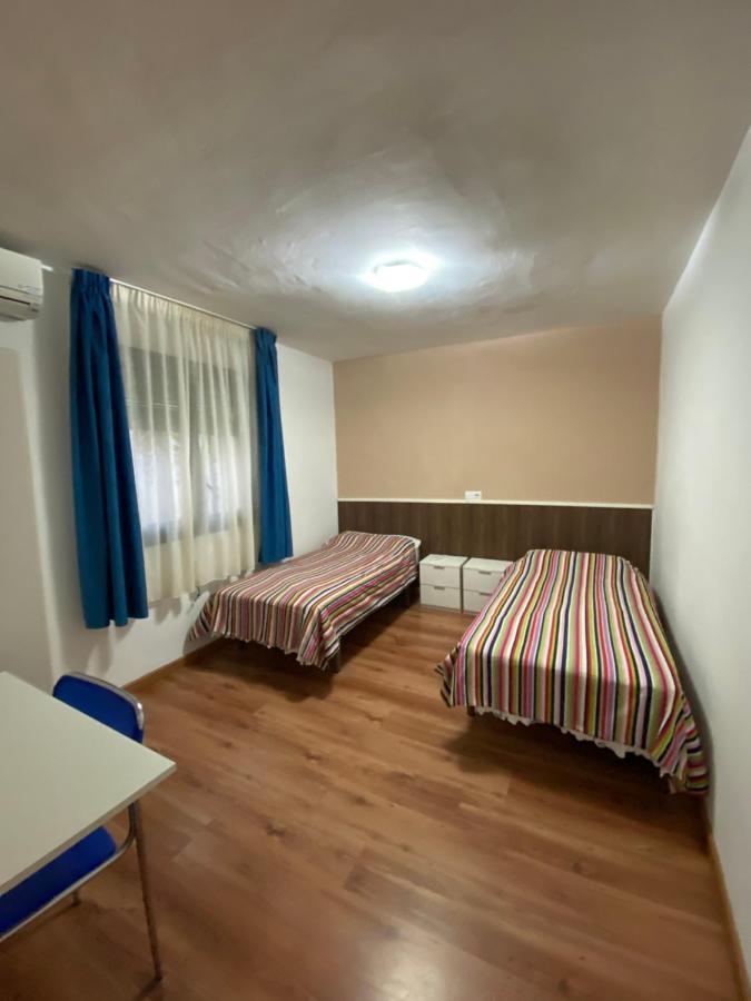Hostal Urpi-Oklahoma Reus Kültér fotó