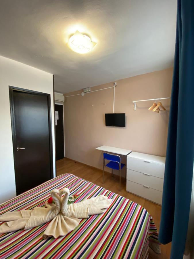 Hostal Urpi-Oklahoma Reus Kültér fotó